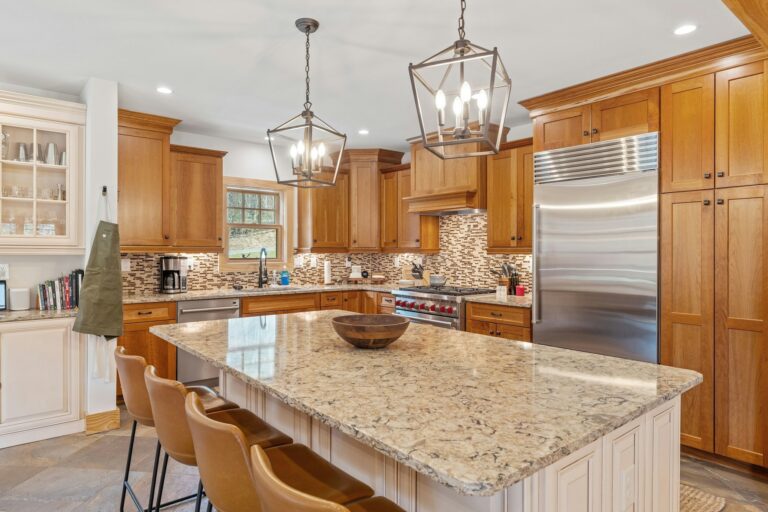 Quartz Countertops Blending Beauty and Practicality in Modern Homes