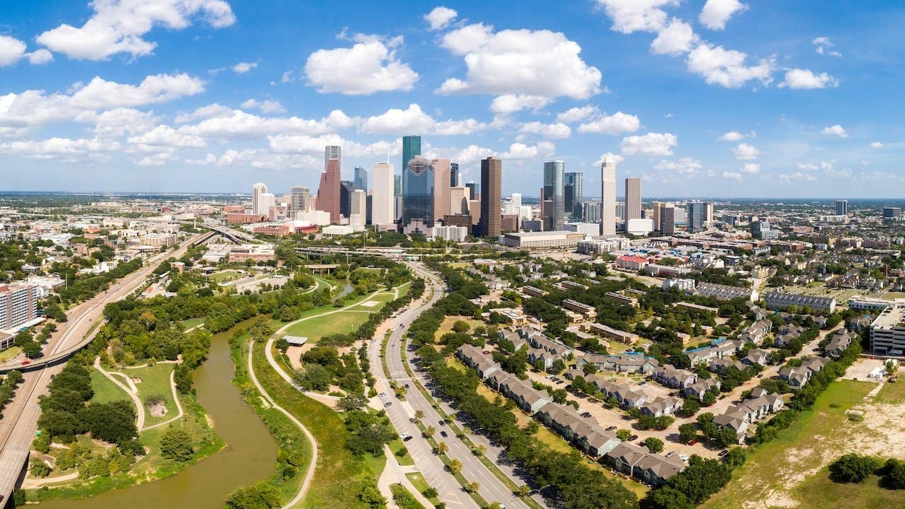 Why Selling Your House Fast in Dallas-Fort Worth Makes Financial Sense